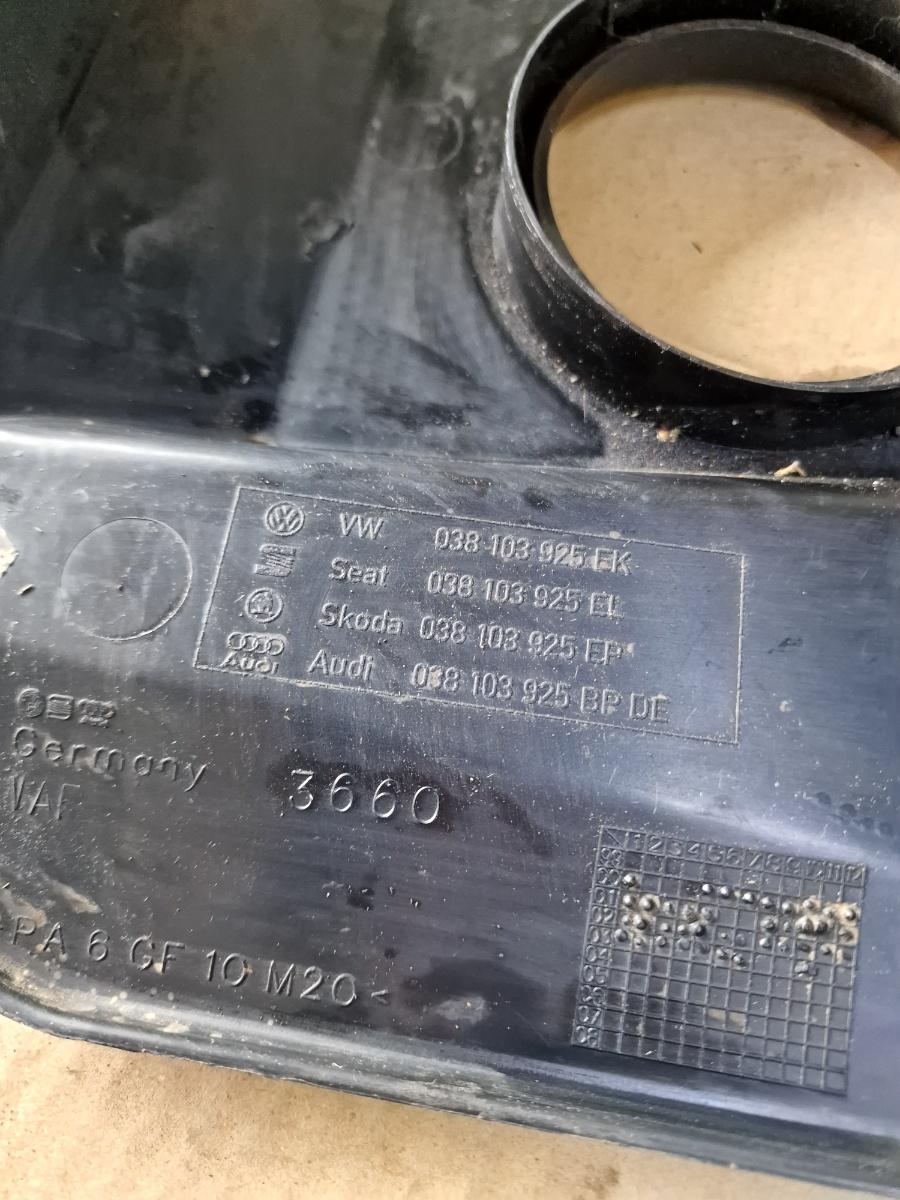 Capac motor (ornament) VOLKSWAGEN GOLF IV Variant 1J5 1999 - 2006 1.9 TDI AXR 038103925FK