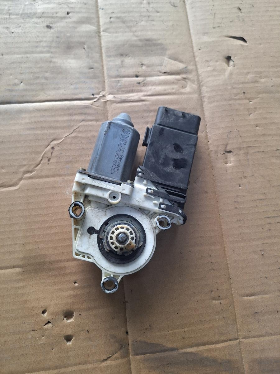 Motoras geam stanga fata VOLKSWAGEN GOLF IV Variant 1J5 1999 - 2006 1.9 TDI ATD, AXR 1C1959801A