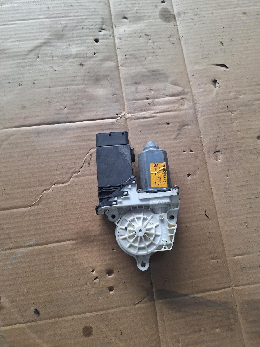 Motoras geam stanga fata VOLKSWAGEN GOLF IV Variant 1J5 1999 - 2006 1.9 TDI ATD, AXR 1C1959801A