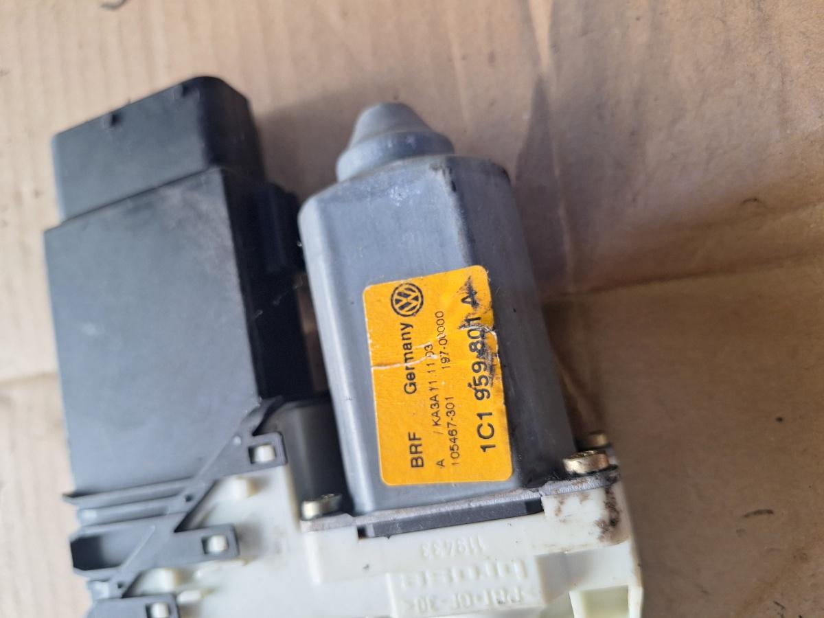 Motoras geam stanga fata VOLKSWAGEN GOLF IV Variant 1J5 1999 - 2006 1.9 TDI ATD, AXR 1C1959801A