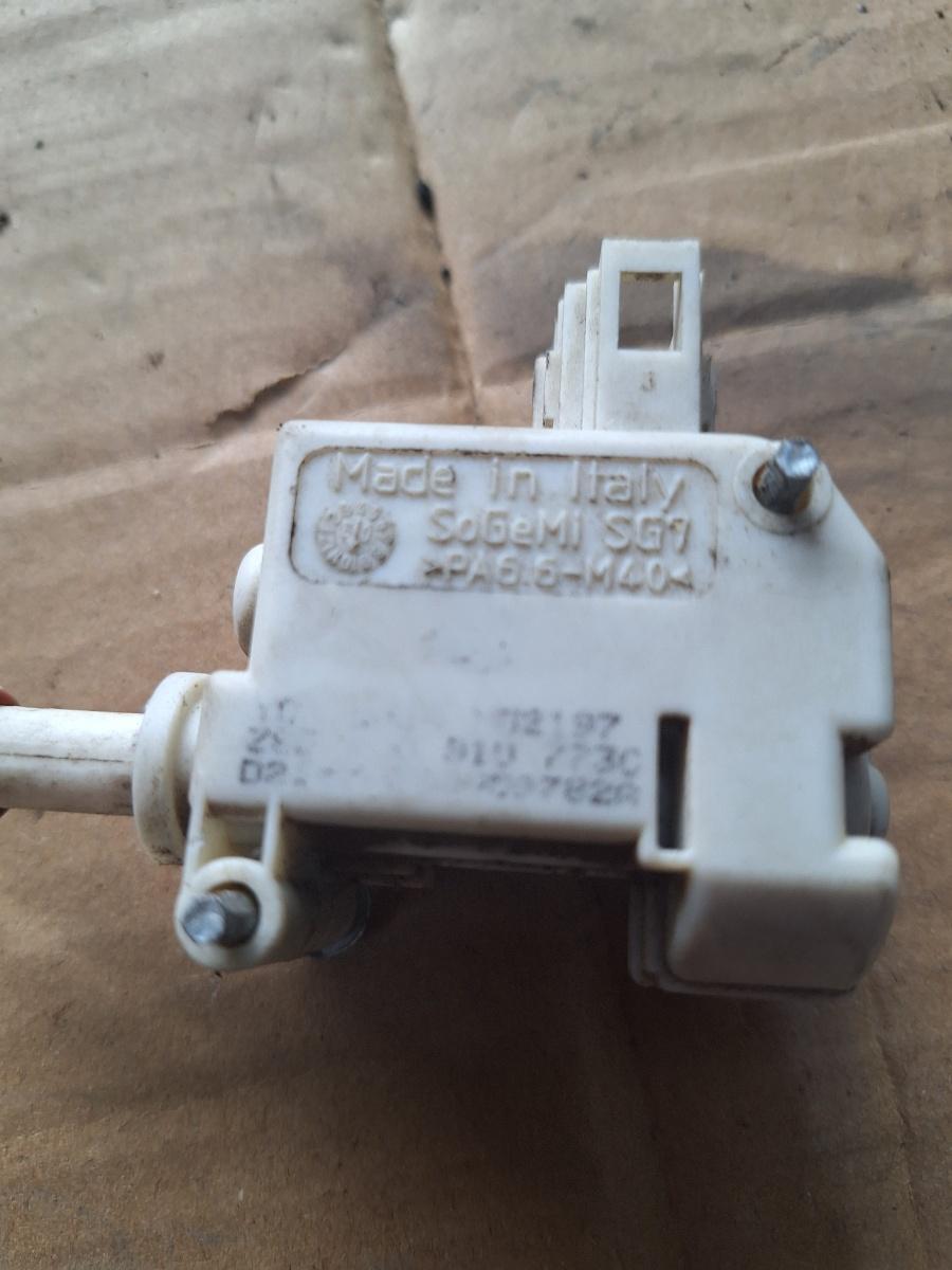 Motoras blocare usita rezervor combustibil VOLKSWAGEN GOLF IV Variant 1J5 1999 - 2006 1.9 TDI ATD, AXR 1J0810773C