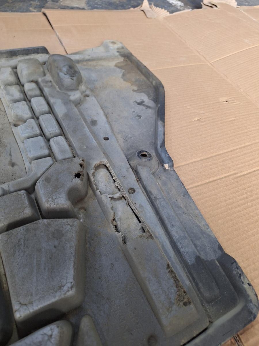 Scut cutie de viteze VOLKSWAGEN PASSAT 3B3 2000 - 2005 1.9 TDI AVF, AWX 8D0863824