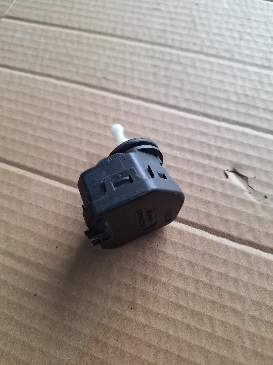 Motoras reglaj nivel faruri VOLKSWAGEN PASSAT 3B3 2000 - 2005 1.9 TDI AVF, AWX 1J0941295C