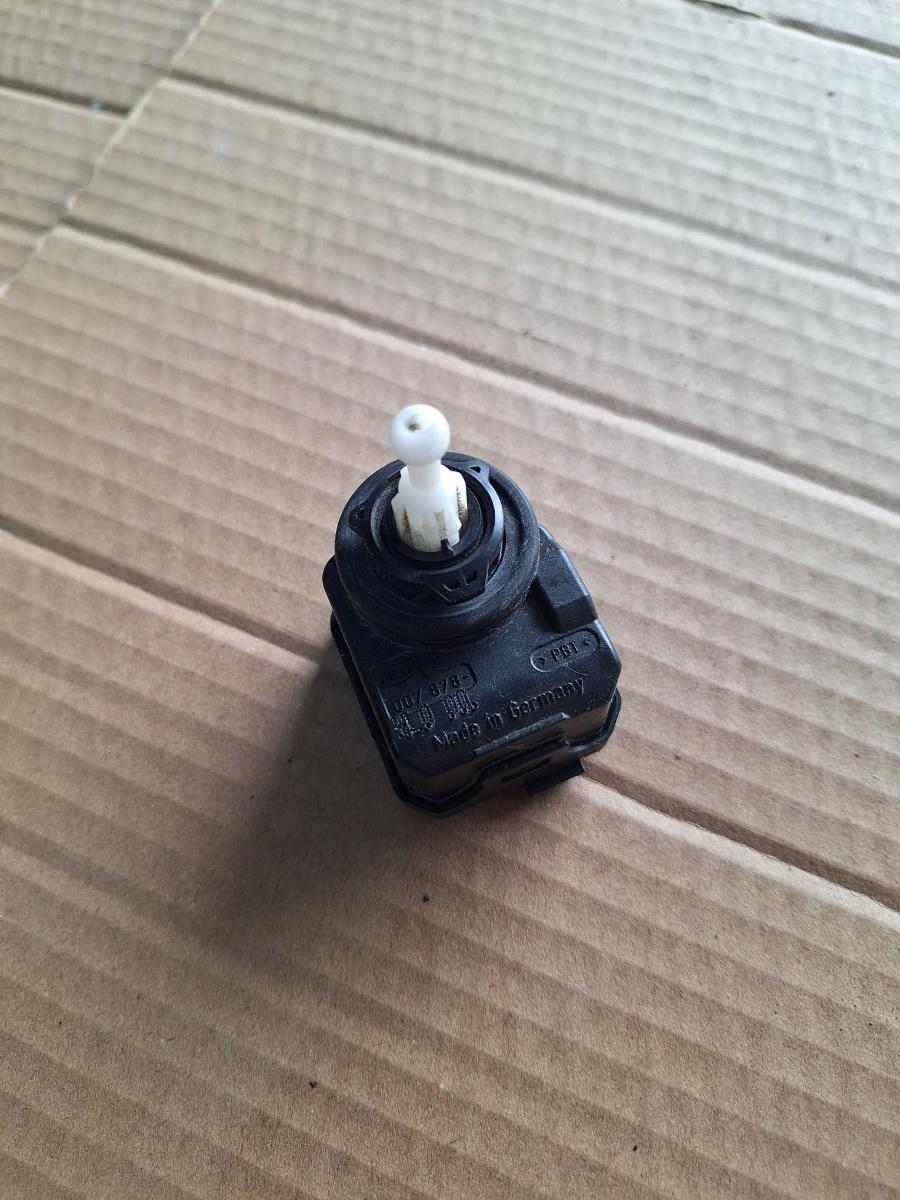 Motoras reglaj nivel faruri VOLKSWAGEN PASSAT 3B3 2000 - 2005 1.9 TDI AVF, AWX 1J0941295C
