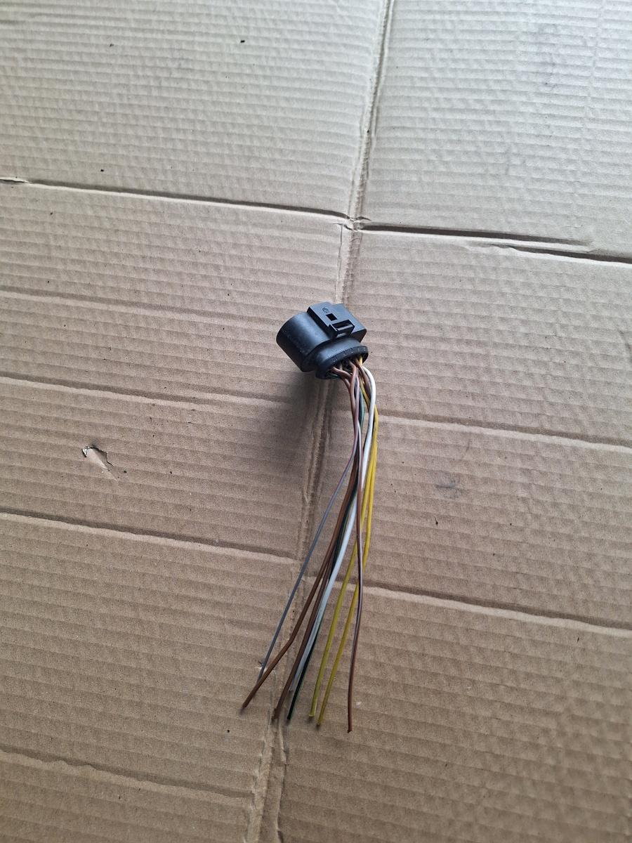 Mufa Conector far VOLKSWAGEN PASSAT 3B3 2000 - 2005 1.9 TDI AVF, AWX 1J0973735
