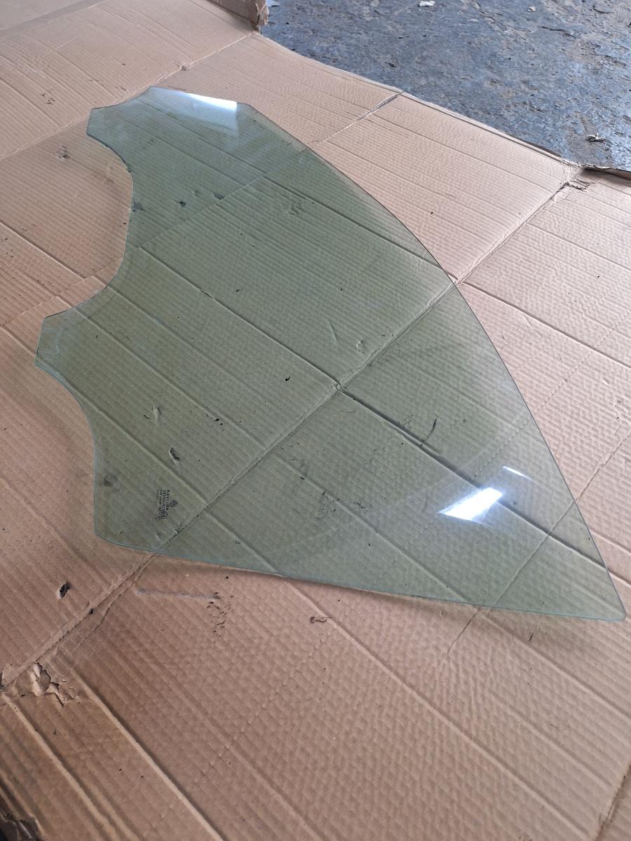 Geam portiera fata dreapta VOLKSWAGEN PASSAT 3B3 2000 - 2005 1.9 TDI AVF, AWX 3B4845202