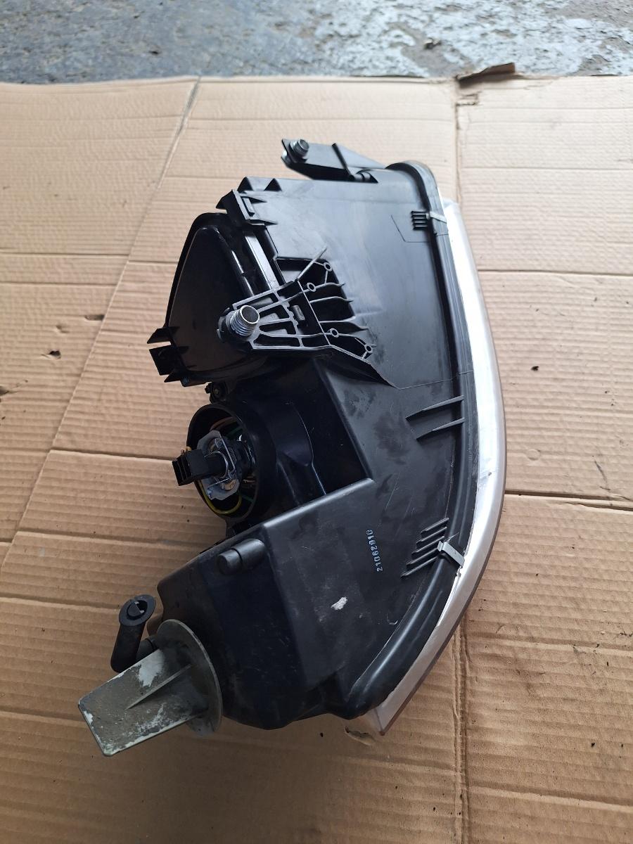 Far stanga VOLKSWAGEN PASSAT 3B3 2000 - 2005 1.9 TDI AVF, AWX