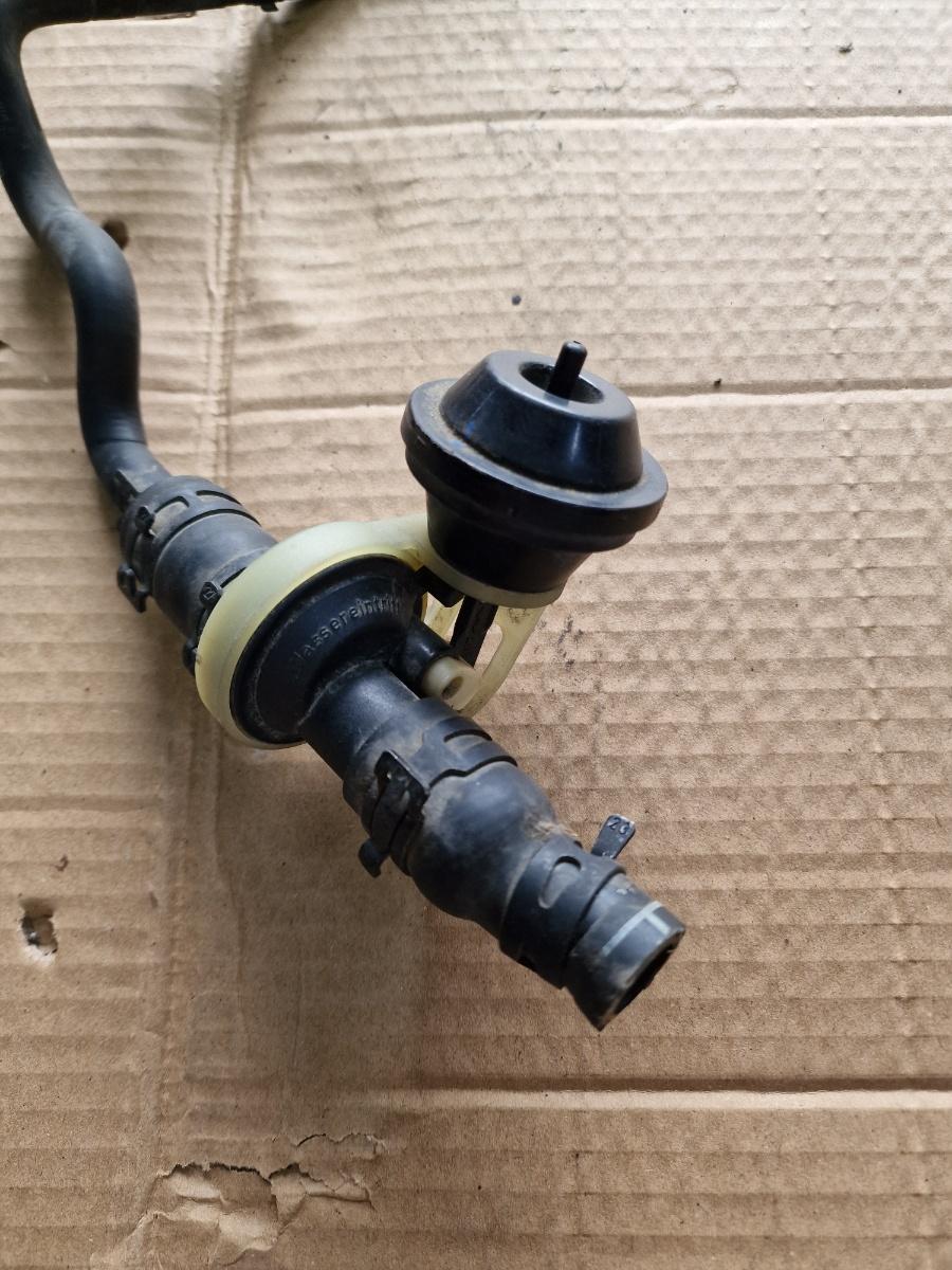 Supapa de vacuum pentru incalzire motor VOLKSWAGEN PASSAT 3B3 2000 - 2005 1.9 TDI AVF, AWX 4A0819809