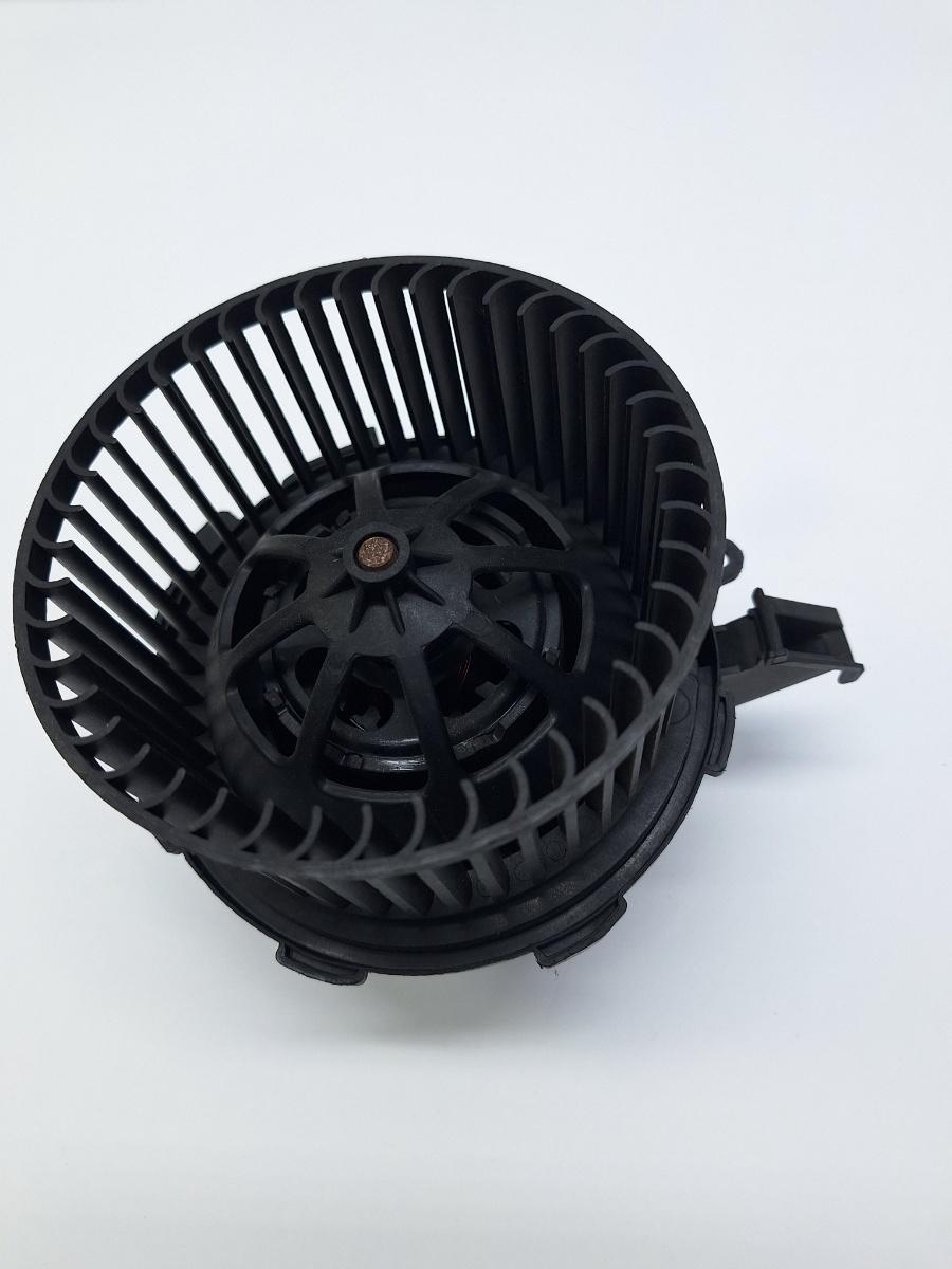 Ventilator aeroterma AUDI A4 IV Avant 8K5, B8 2007 - 2015 2.0 TDI CAGA, CJCA, CMEA, CMFA 8K1820021C