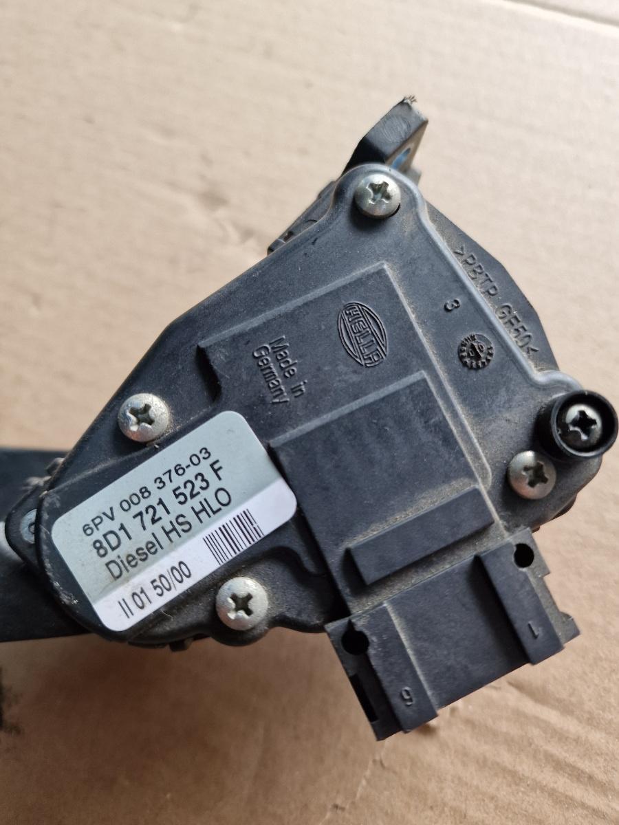 Pedala de acceleratie VOLKSWAGEN PASSAT 3B3 2000 - 2005 1.9 TDI AVF, AWX 8D1721523F