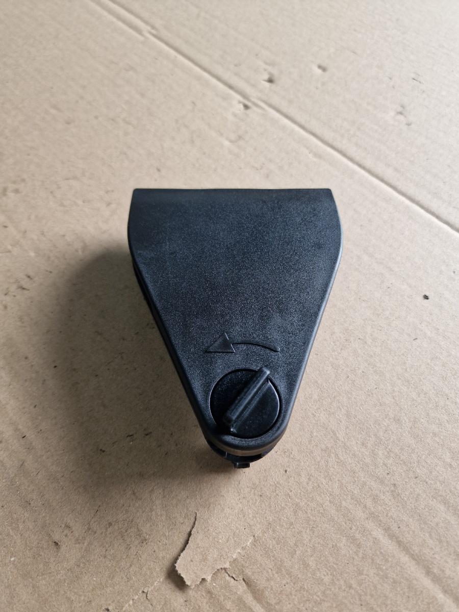Suport de fixare triunghi de semnalizare VOLKSWAGEN PASSAT 3B3 2000 - 2005 1.9 TDI AVF, AWX 3B5860285B