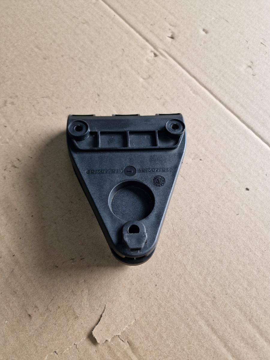 Suport de fixare triunghi de semnalizare VOLKSWAGEN PASSAT 3B3 2000 - 2005 1.9 TDI AVF, AWX 3B5860285B