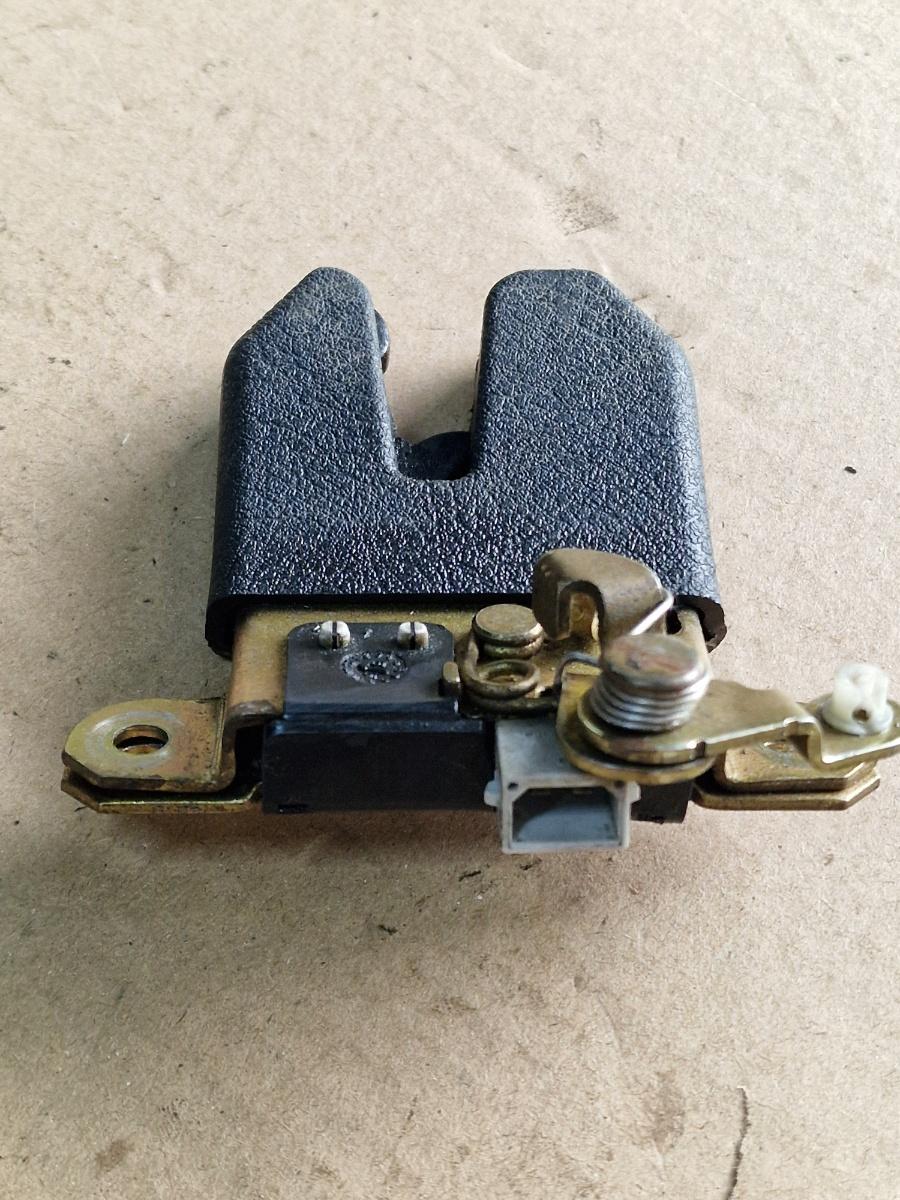 Broasca hayon/portbagaj VOLKSWAGEN PASSAT 3B3 2000 - 2005 1.9 TDI AVF, AWX 3B5827505J