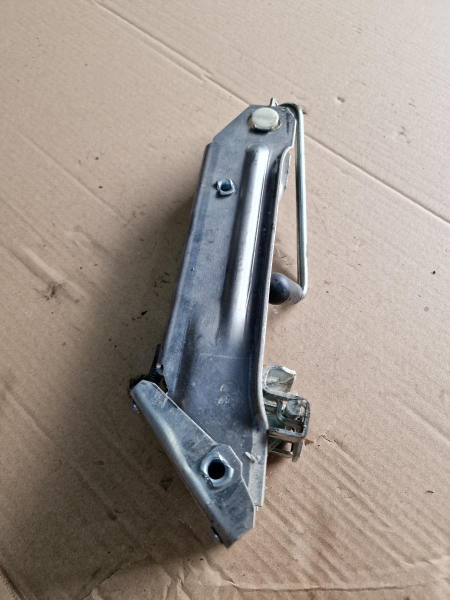 Cric VOLKSWAGEN PASSAT 3B3 2000 - 2005 1.9 TDI AVF, AWX 8L0011031A