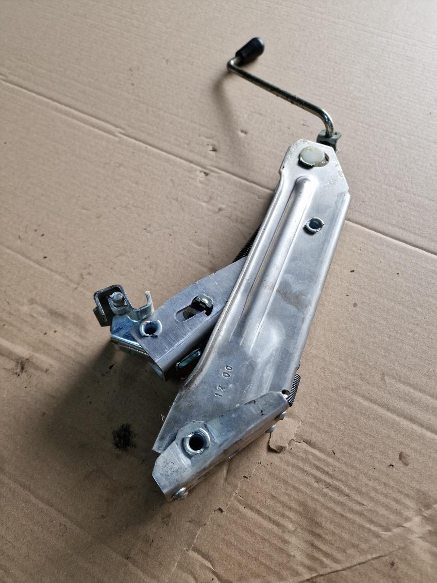 Cric VOLKSWAGEN PASSAT 3B3 2000 - 2005 1.9 TDI AVF, AWX 8L0011031A