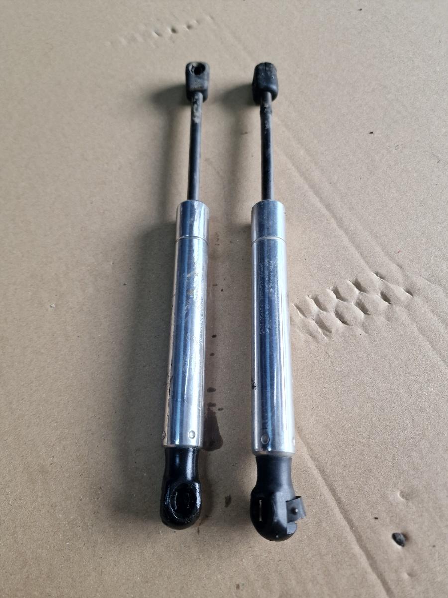 Amortizoare hayon VOLKSWAGEN PASSAT 3B3 2000 - 2005 1.9 TDI AVF, AWX 3B5827550E