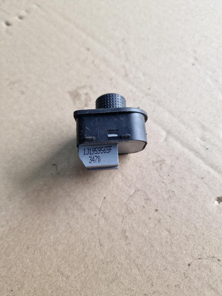Buton reglaj oglinda laterala VOLKSWAGEN PASSAT 3B3 2000 - 2005 1.9 TDI AVF, AWX 1J1959565F