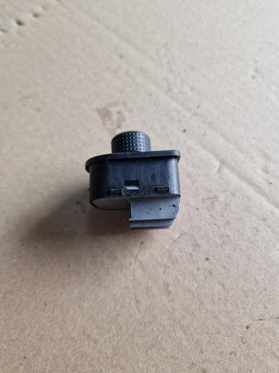 Buton reglaj oglinda laterala VOLKSWAGEN PASSAT 3B3 2000 - 2005 1.9 TDI AVF, AWX 1J1959565F