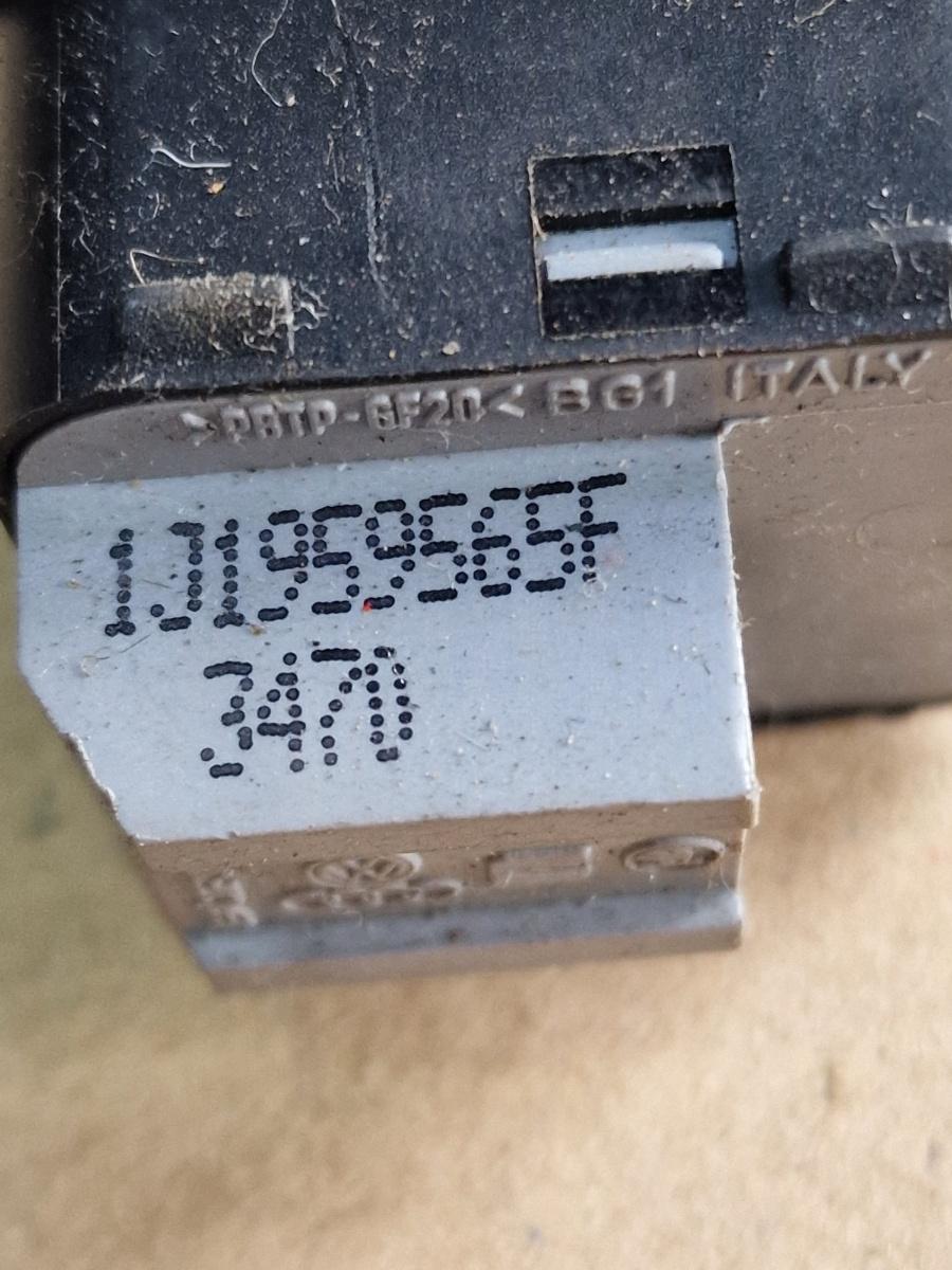 Buton reglaj oglinda laterala VOLKSWAGEN PASSAT 3B3 2000 - 2005 1.9 TDI AVF, AWX 1J1959565F