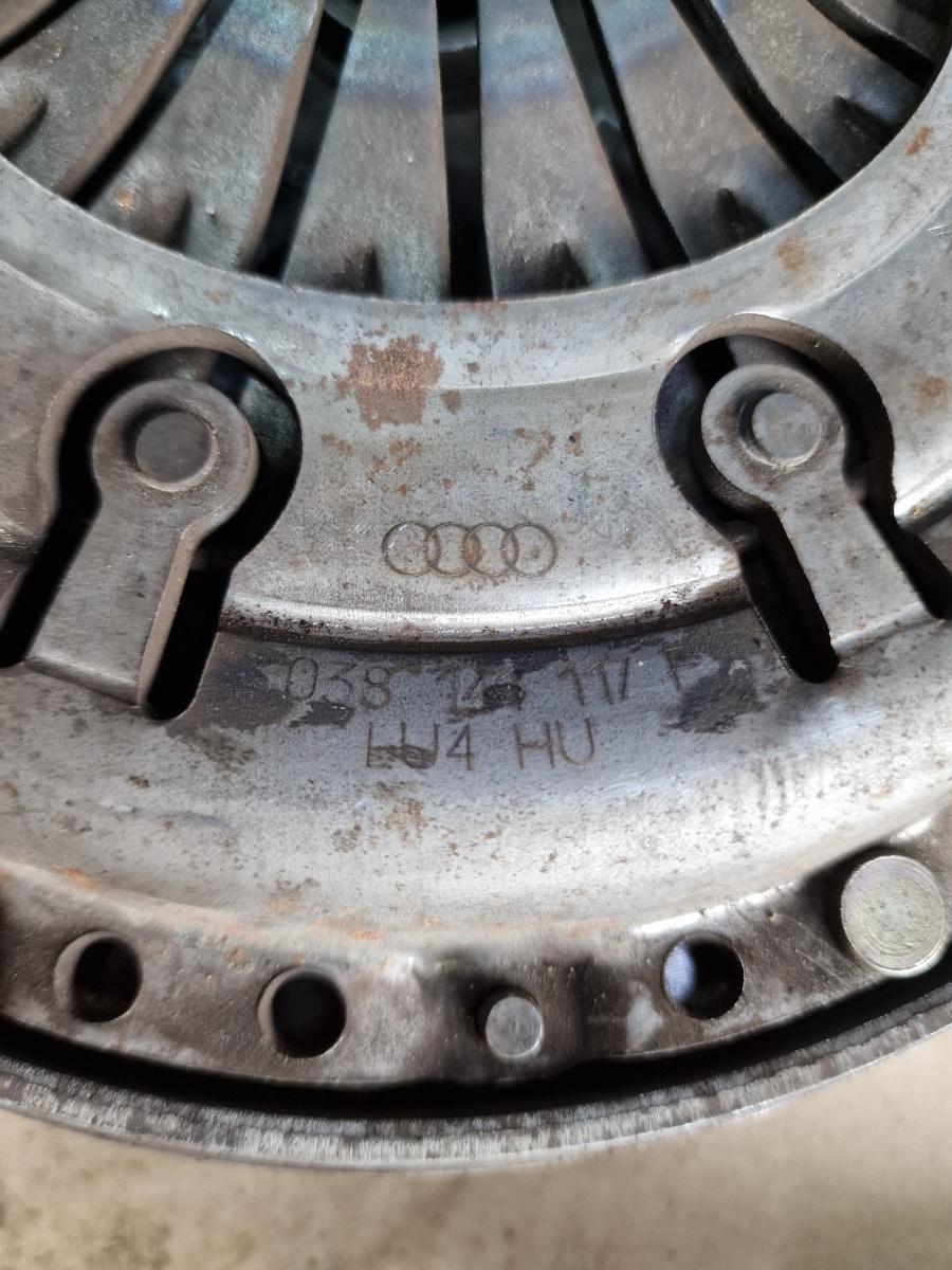 Volanta cu masa dubla cu kit ambreiaj VOLKSWAGEN PASSAT 3B3 2000 - 2005 1.9 TDI AVF, AWX 038105266AN