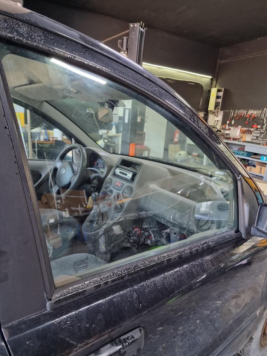 Geam portiera dreapta fata FIAT PANDA 169_ 2003 -> 1.1 187 A1.000 PILKINTON 43R-001583 51770093
