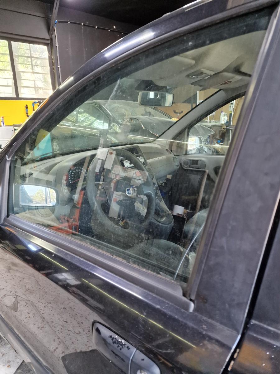 Geam portiera stanga fata FIAT PANDA 169_ 2003 -> 1.1 187 A1.000 PILKINTON 43R-001583 51770094