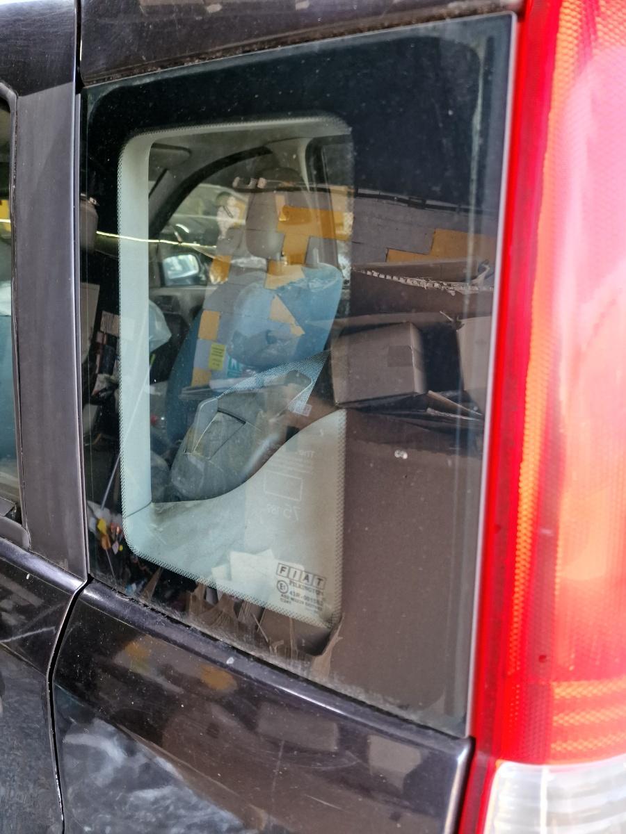 Geam lateral spate stanga spate FIAT PANDA 169_ 2003 -> 1.1 187 A1.000 PILKINTON 43R-001583 51779904