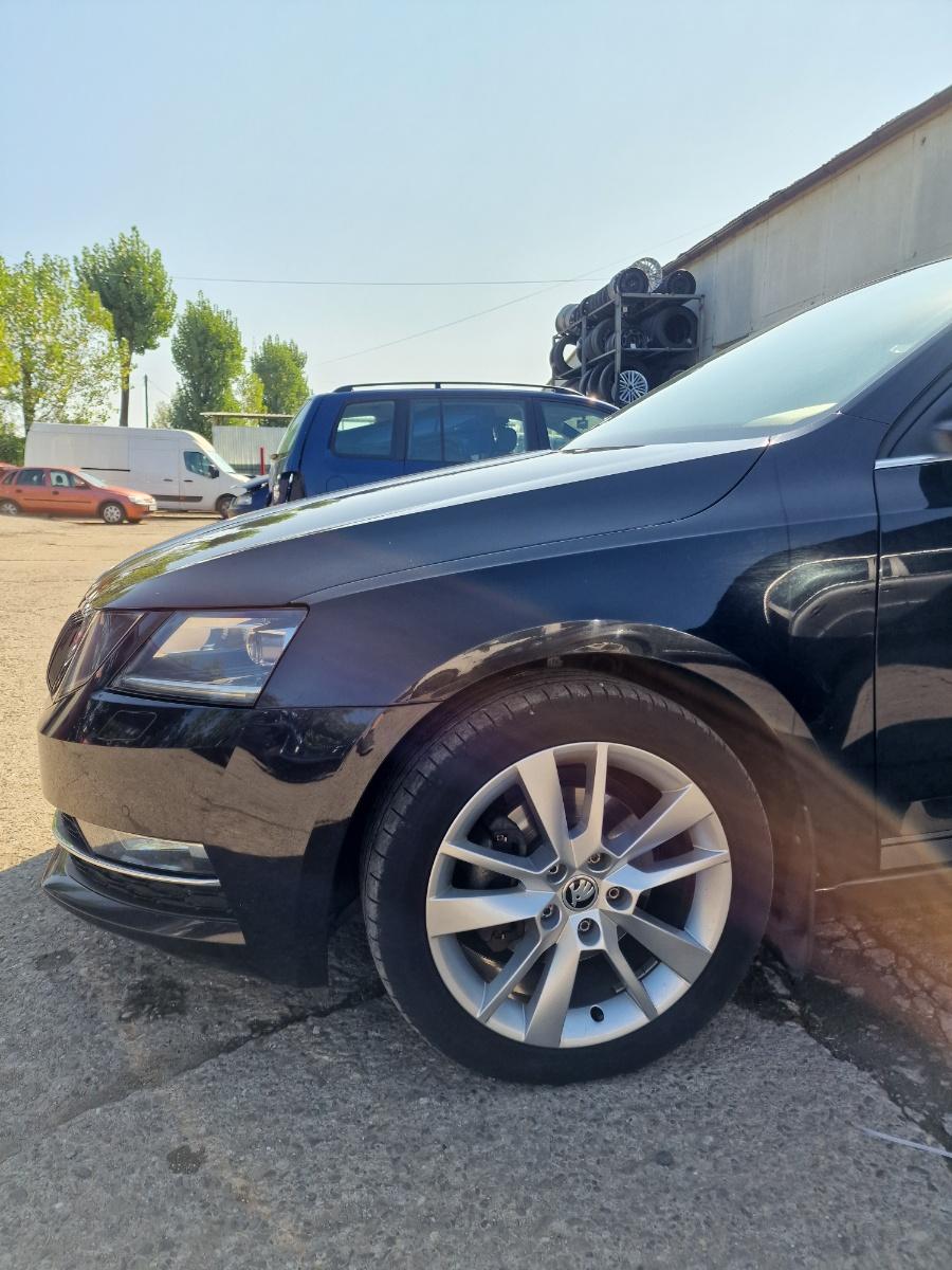 Fata completa cu faruri LED de Europa SKODA OCTAVIA III 5E3 2019 FACELIFT 2.0 TDI DFFA , negru LF9R