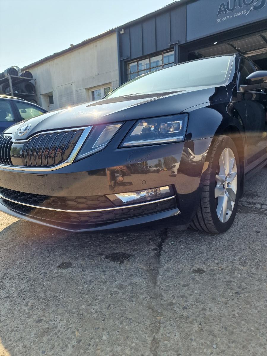 Fata completa cu faruri LED de Europa SKODA OCTAVIA III 5E3 2019 FACELIFT 2.0 TDI DFFA , negru LF9R