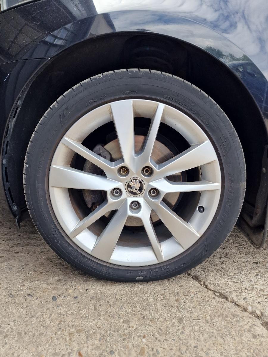 Jante din aliaj R17 SKODA OCTAVIA III 5E3, NL3, NR3 2012 -> 2.0 TDI CKFC, CRMB, CYKA, DFFA 7JX17 ET49 5E0601025BG