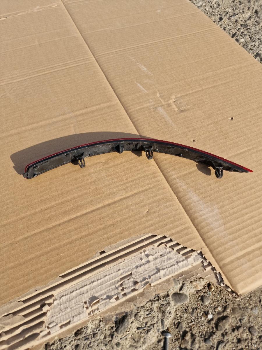 Reflector stopuri dreapta spate SKODA OCTAVIA III 5E3, NL3, NR3 2012 -> 2.0 TDI CKFC, CRMB, CYKA, DFFA 5E5945106A
