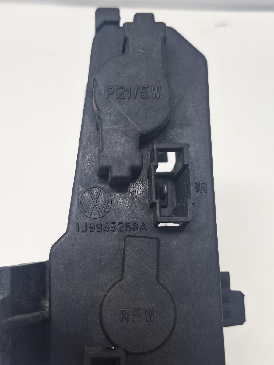 Carcasa suport becuri stopuri dreapta VOLKSWAGEN GOLF IV Variant 1J5 1999 - 2006 1.9 TDI AGR, ALH 1J9945258A