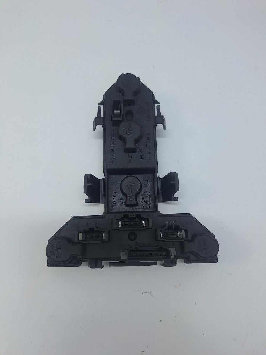 Carcasa suport becuri stopuri stanga spate VOLKSWAGEN GOLF IV 1J1 1997 - 2007 1.4 16V AHW, AKQ, APE, AXP, BCA VAG 1J6945257