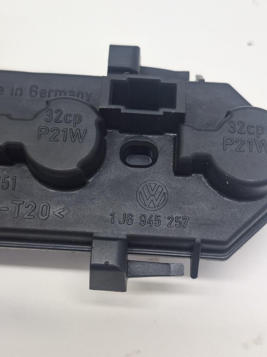 Carcasa suport becuri stopuri stanga spate VOLKSWAGEN GOLF IV 1J1 1997 - 2007 1.4 16V AHW, AKQ, APE, AXP, BCA VAG 1J6945257