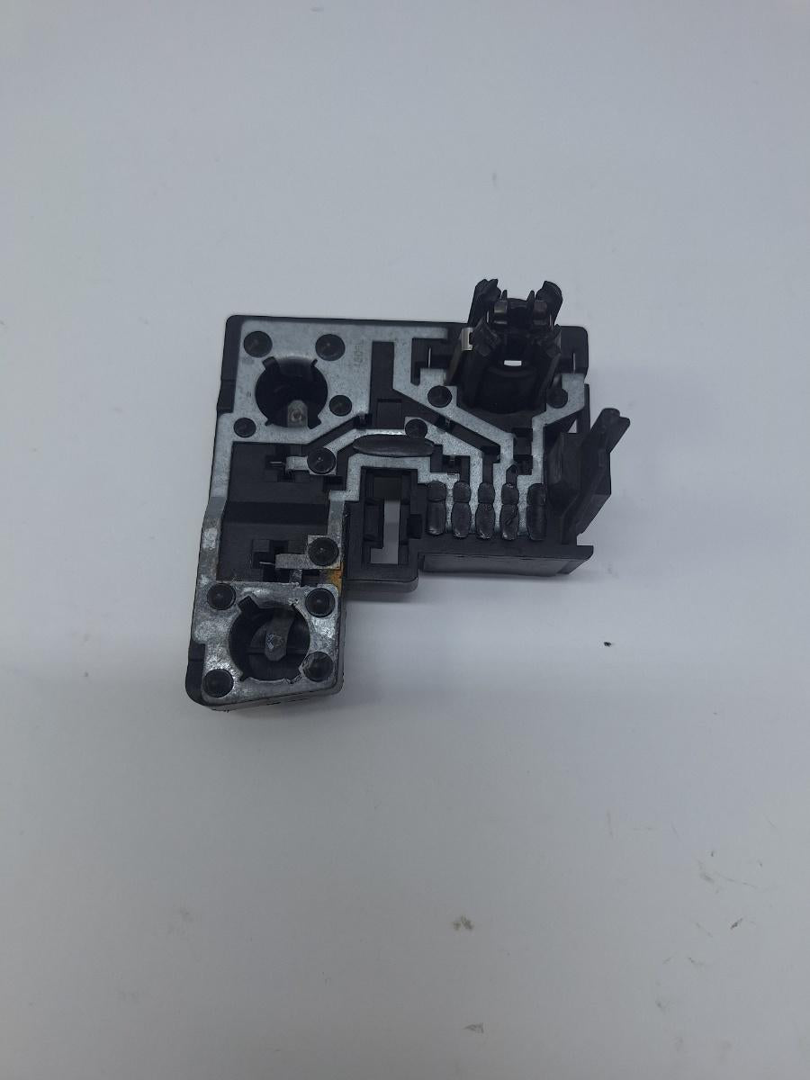 Soclu stop haion stanga AUDI A6 III Avant 4F5, C6 2005 - 2011 2.0 TDI BLB, BRE 4F9945221
