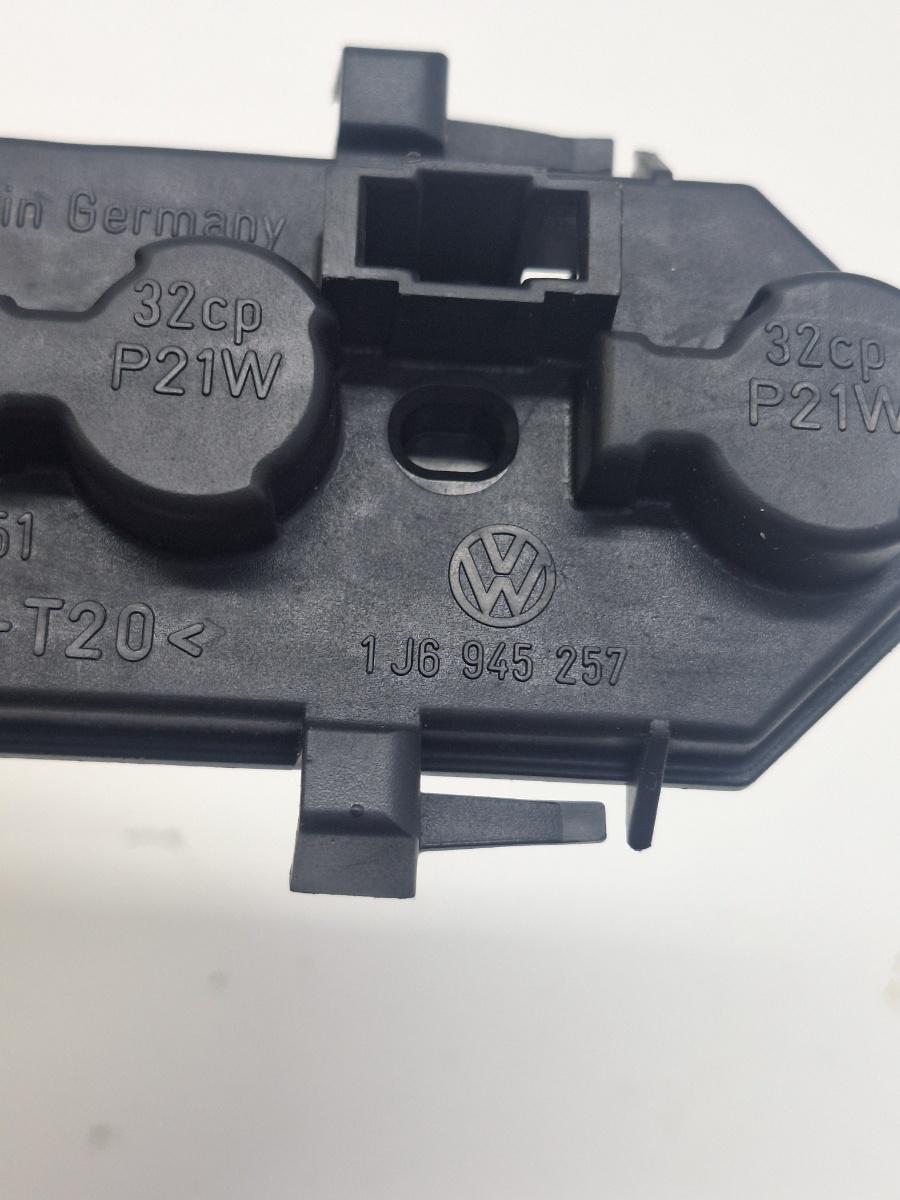 Soclu stop VOLKSWAGEN GOLF IV 1J1 1997 - 2007 1.4 16V AHW, AKQ, APE, AXP, BCA VAG 1J6945257