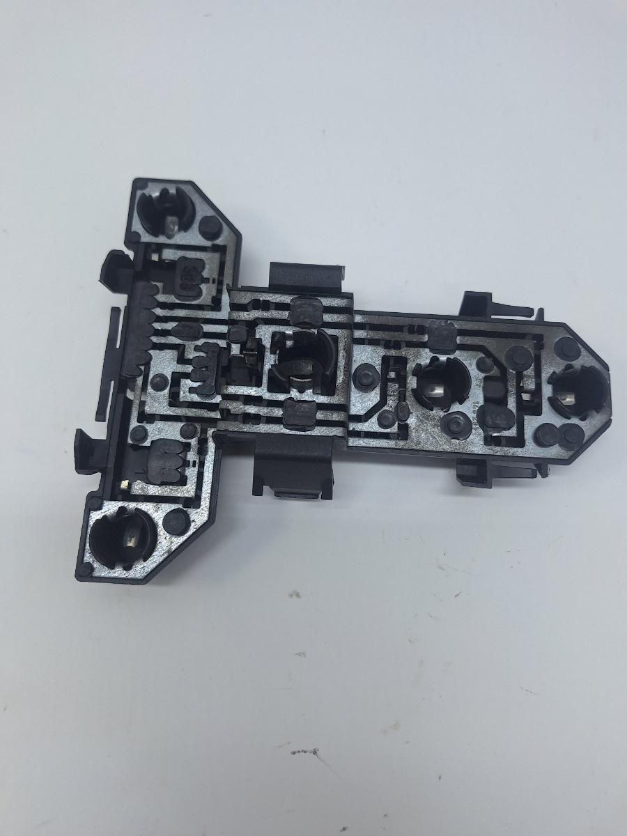 Soclu stop VOLKSWAGEN GOLF IV 1J1 1997 - 2007 1.4 16V AHW, AKQ, APE, AXP, BCA VAG 1J6945257