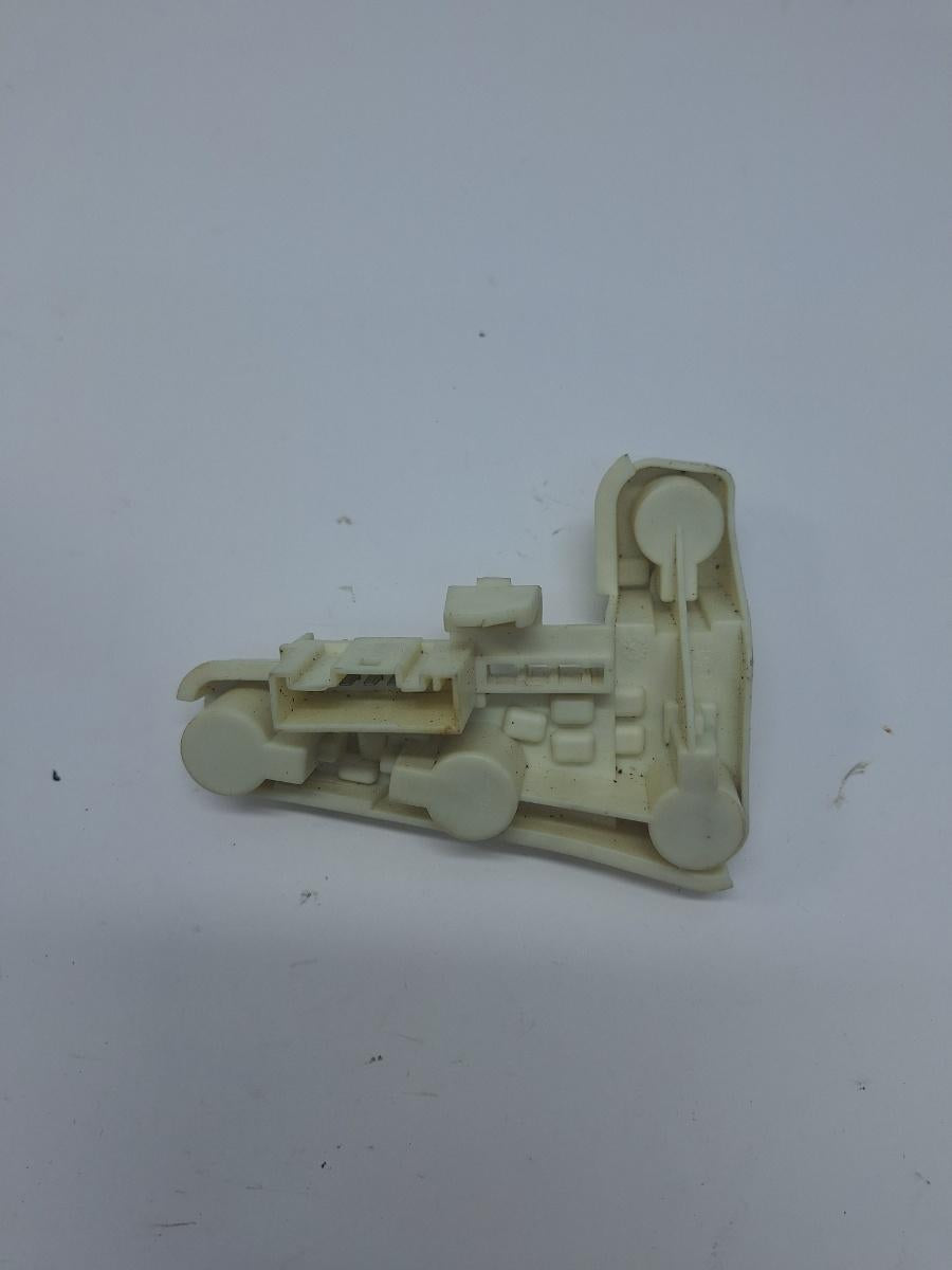 Soclu stop aripa dreapta BMW 3 V E90 2004 - 2012 2.0 320 d M47 D20 (204D4), N47 D20 C 6937474
