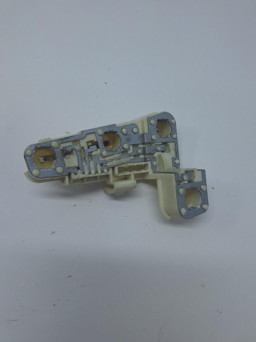 Soclu stop aripa dreapta BMW 3 V E90 2004 - 2012 2.0 320 d M47 D20 (204D4), N47 D20 C 6937474