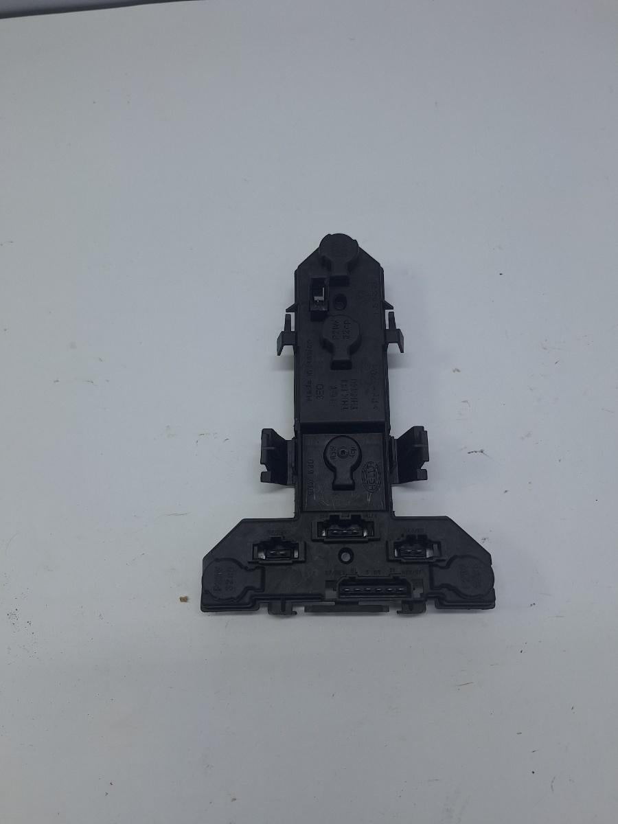 Soclu stop VOLKSWAGEN BORA 1J2 1998 - 2013 2.0 APK, AQY, AZG, AZH, AZJ, BBW VAG 1J5945257