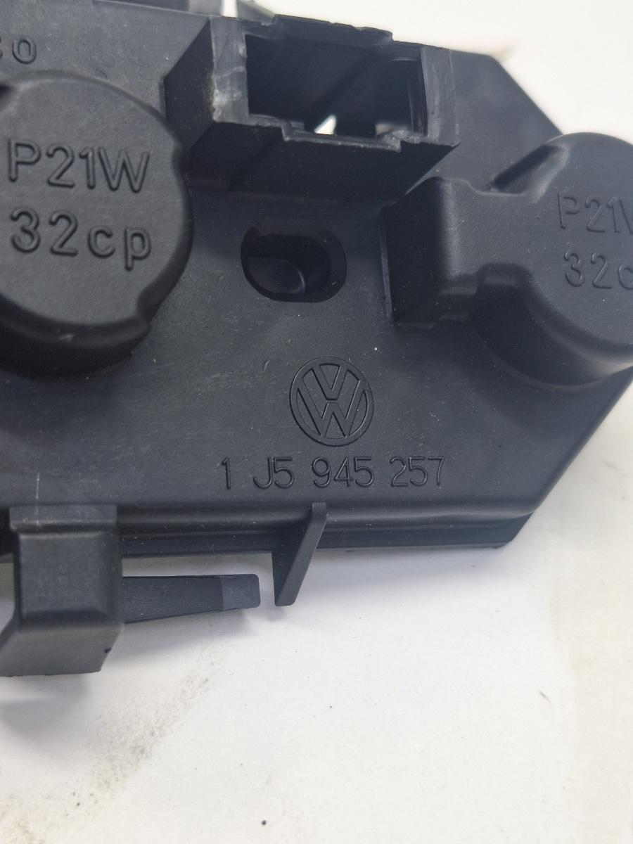 Soclu stop VOLKSWAGEN BORA 1J2 1998 - 2013 2.0 APK, AQY, AZG, AZH, AZJ, BBW VAG 1J5945257