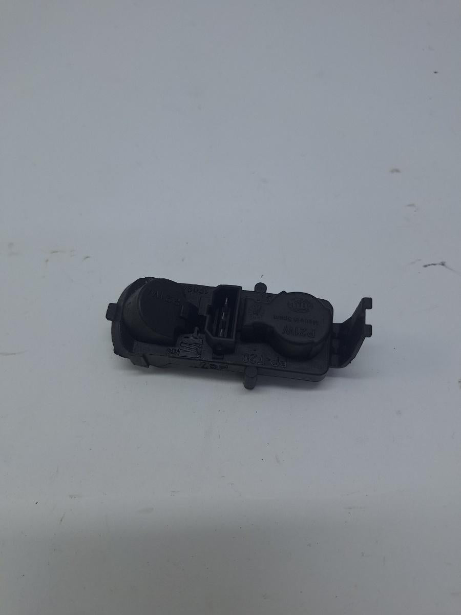Soclu stop aripa stanga SEAT LEON II 1P1 2005 - 2013 1.9 TDI BKC, BLS, BXE 1P0945257C