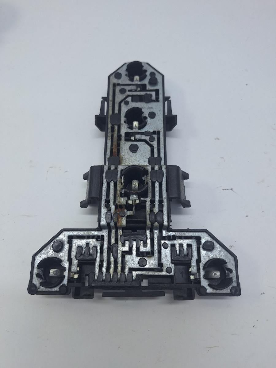Soclu stop stanga VOLKSWAGEN BORA 1J2 1998 - 2013 2.0 APK, AQY, AZG, AZH, AZJ, BBW VAG 1J5945257