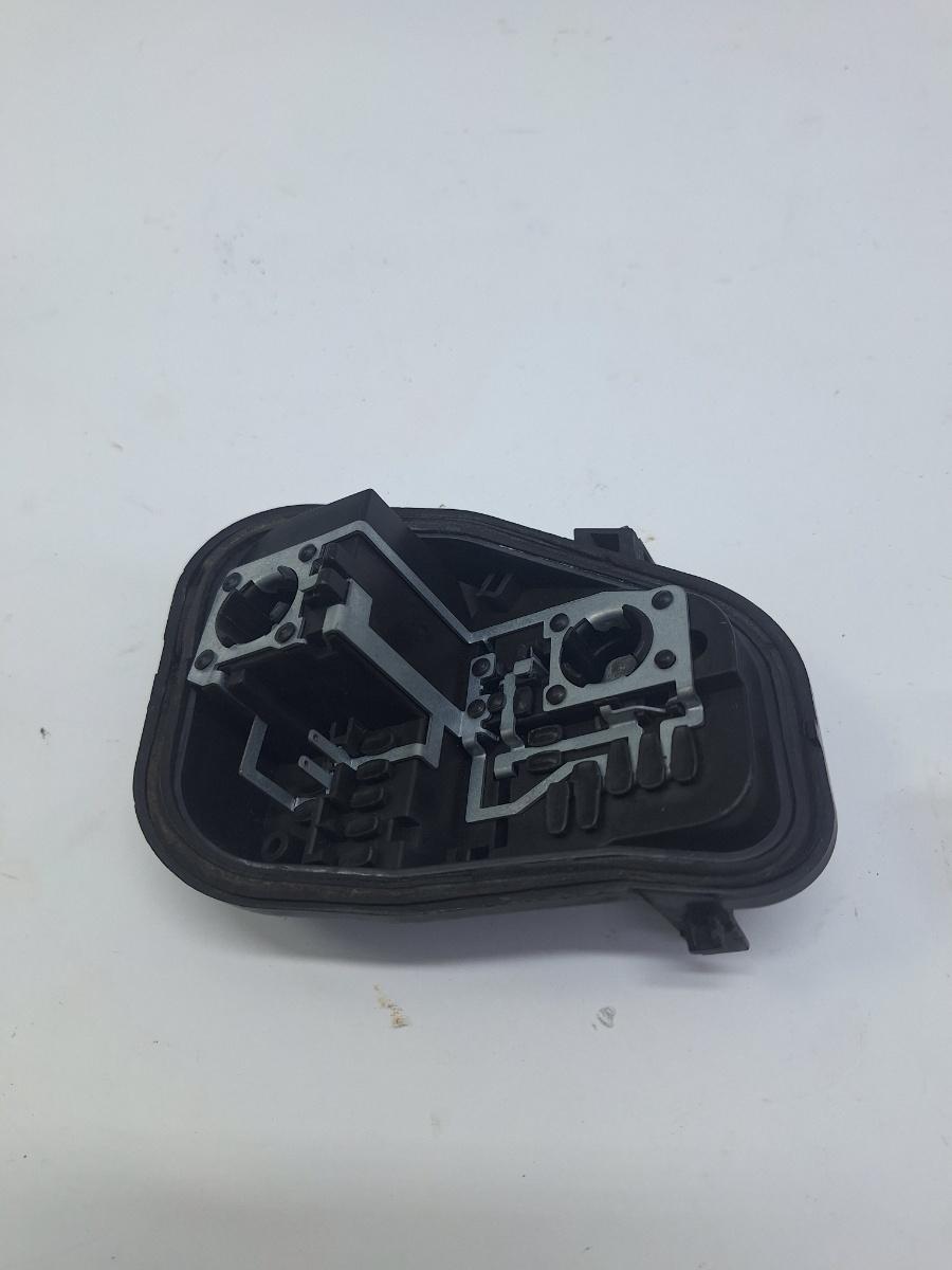 Soclu stop aripa dreapta AUDI A6 III Avant 4F5, C6 2005 - 2011 2.0 TDI BLB, BRE Valeo 89036915 4F9945222B