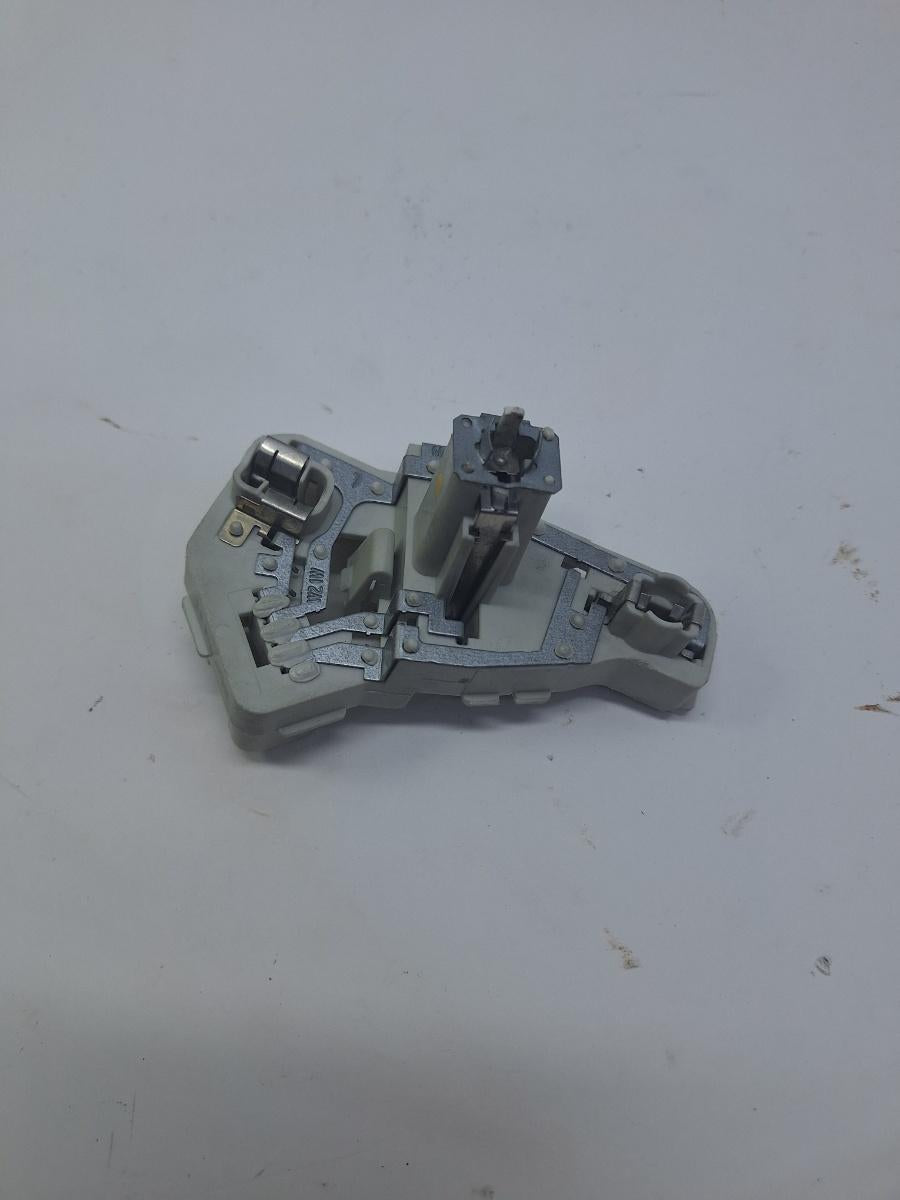 Soclu stop haion stanga VOLKSWAGEN PASSAT CC 357 2008 - 2012 2.0 TSI CCZB 3C8945257A