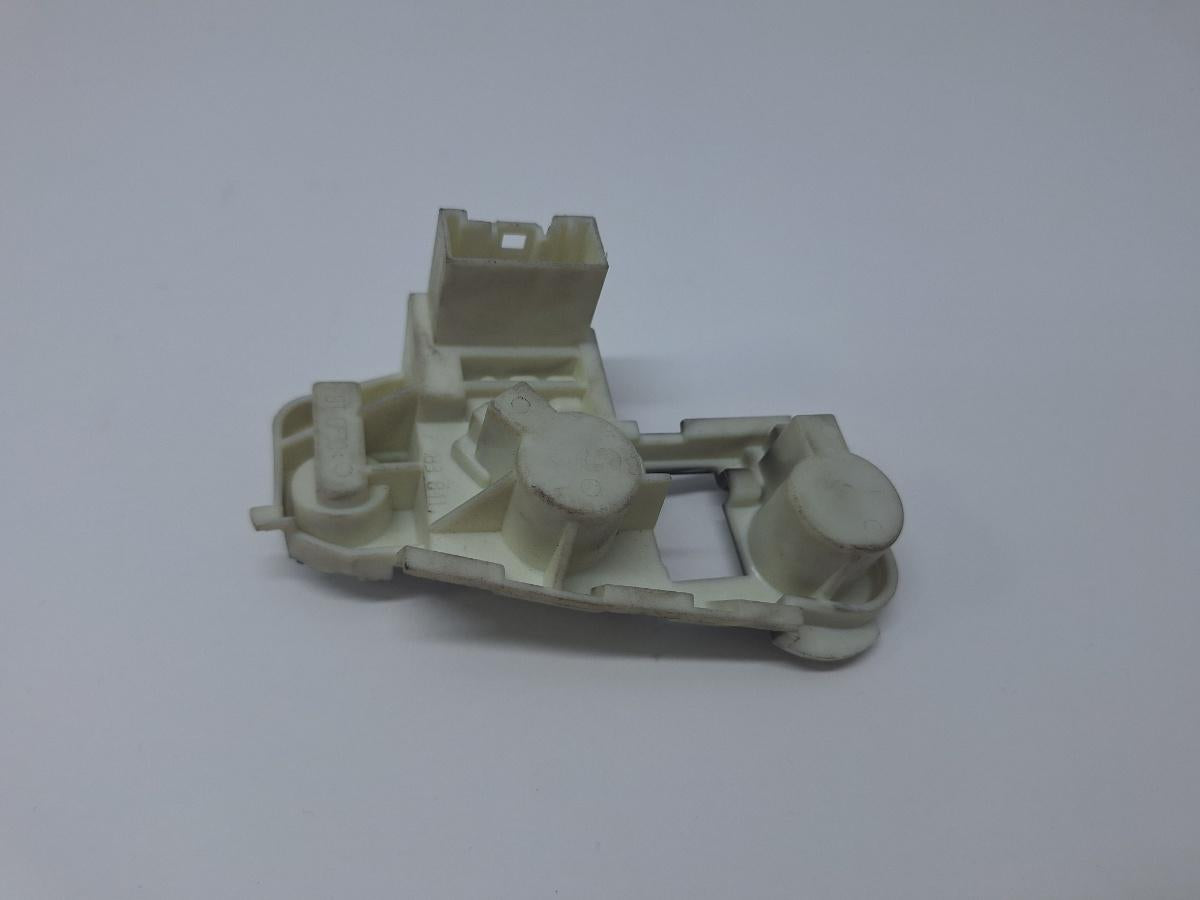 Soclu stop haion stanga BMW 3 V E90 2004 - 2012 2.0 320 d M47 D20 (204D4), N47 D20 C 7183841