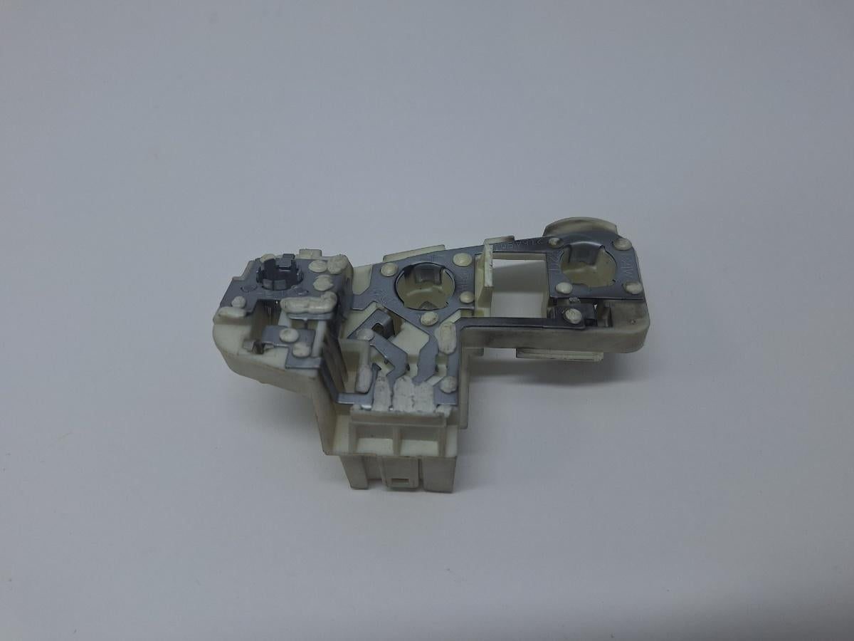 Soclu stop haion stanga BMW 3 V E90 2004 - 2012 2.0 320 d M47 D20 (204D4), N47 D20 C 7183841