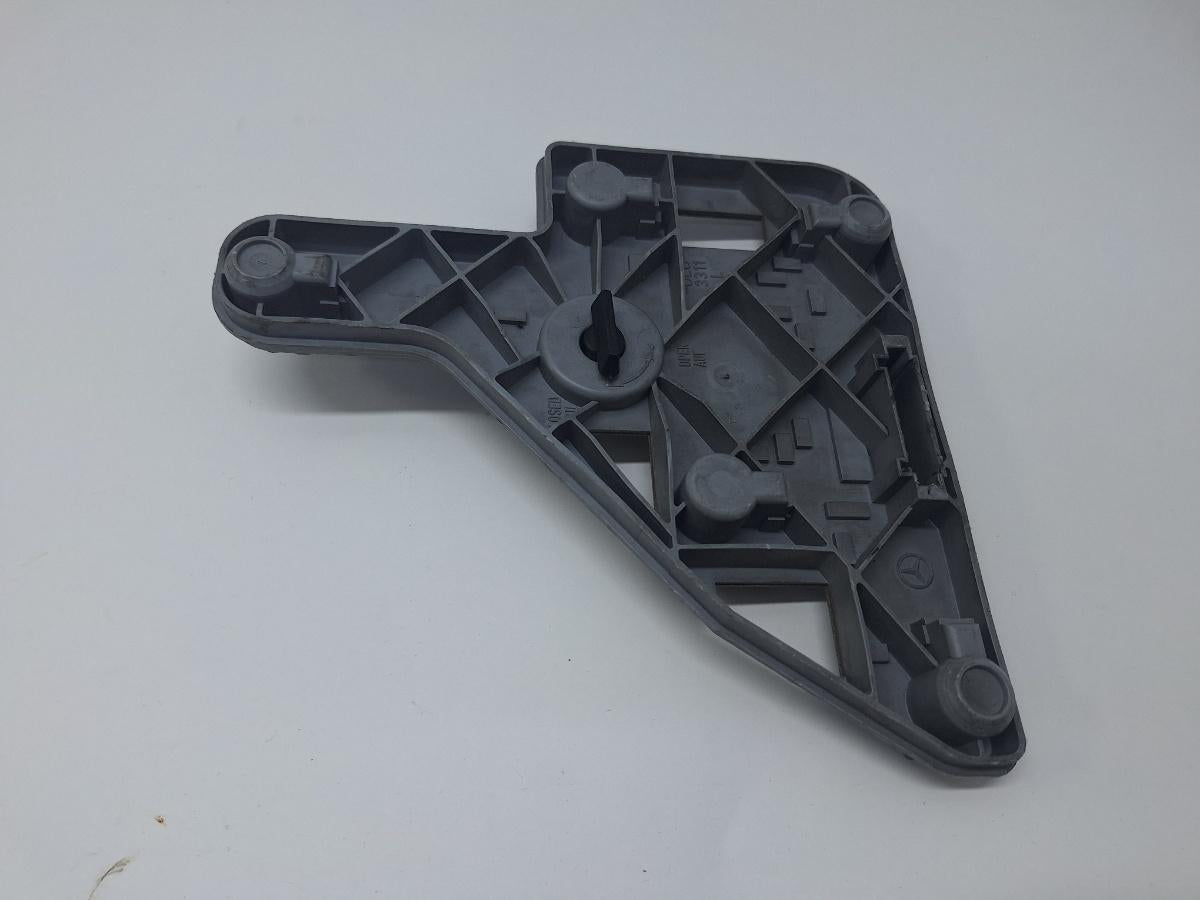 Soclu stop stanga MERCEDES-BENZ C-CLASS II W203 2000 - 2007 2.2 C 220 CDI OM 611.962 A2038200177