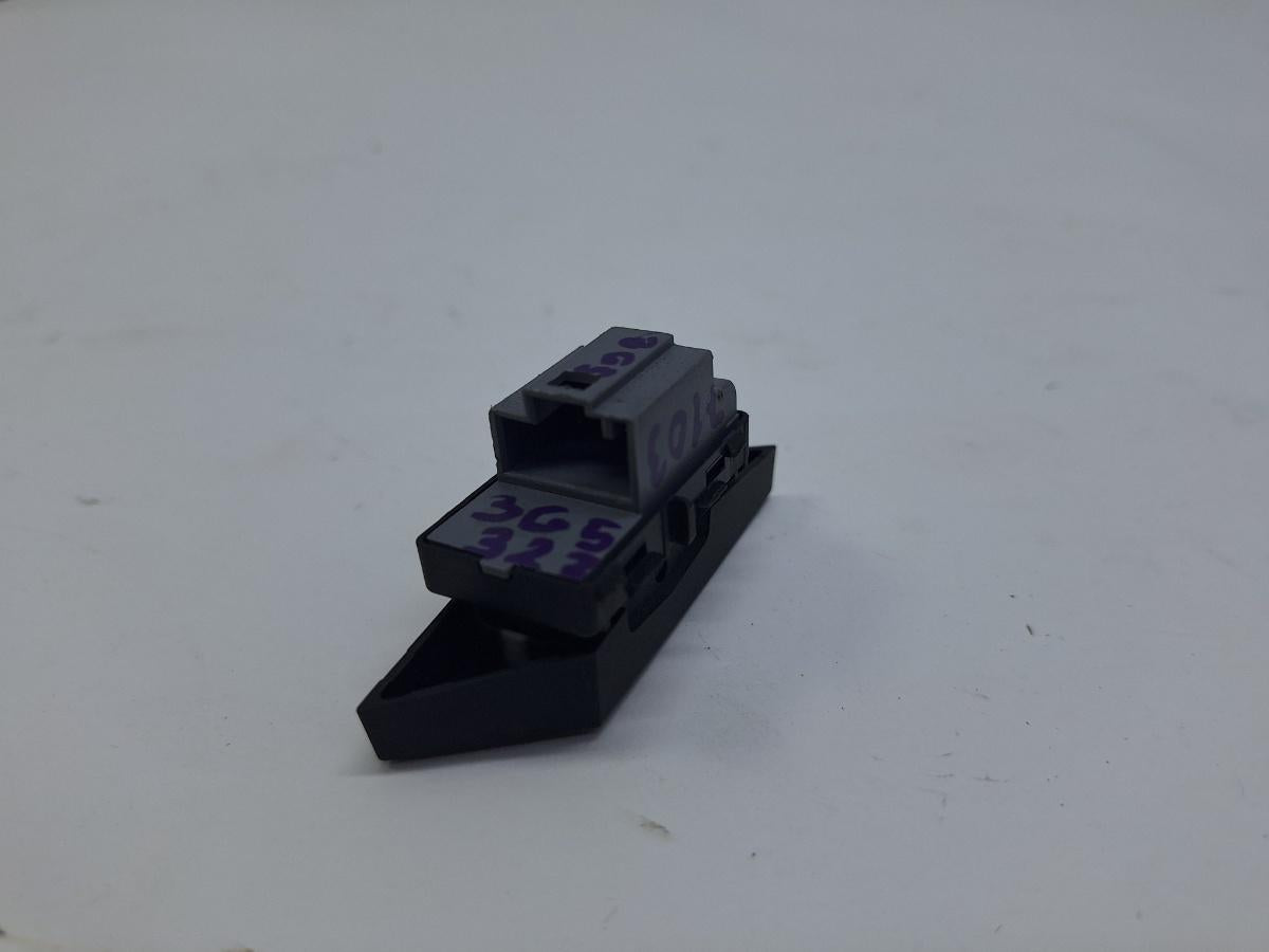 Buton blocare portiere VOLKSWAGEN PASSAT Variant 3G5 2014 -> 2.0 TDI CRLB, DBGA, DFGA 3G0962126A