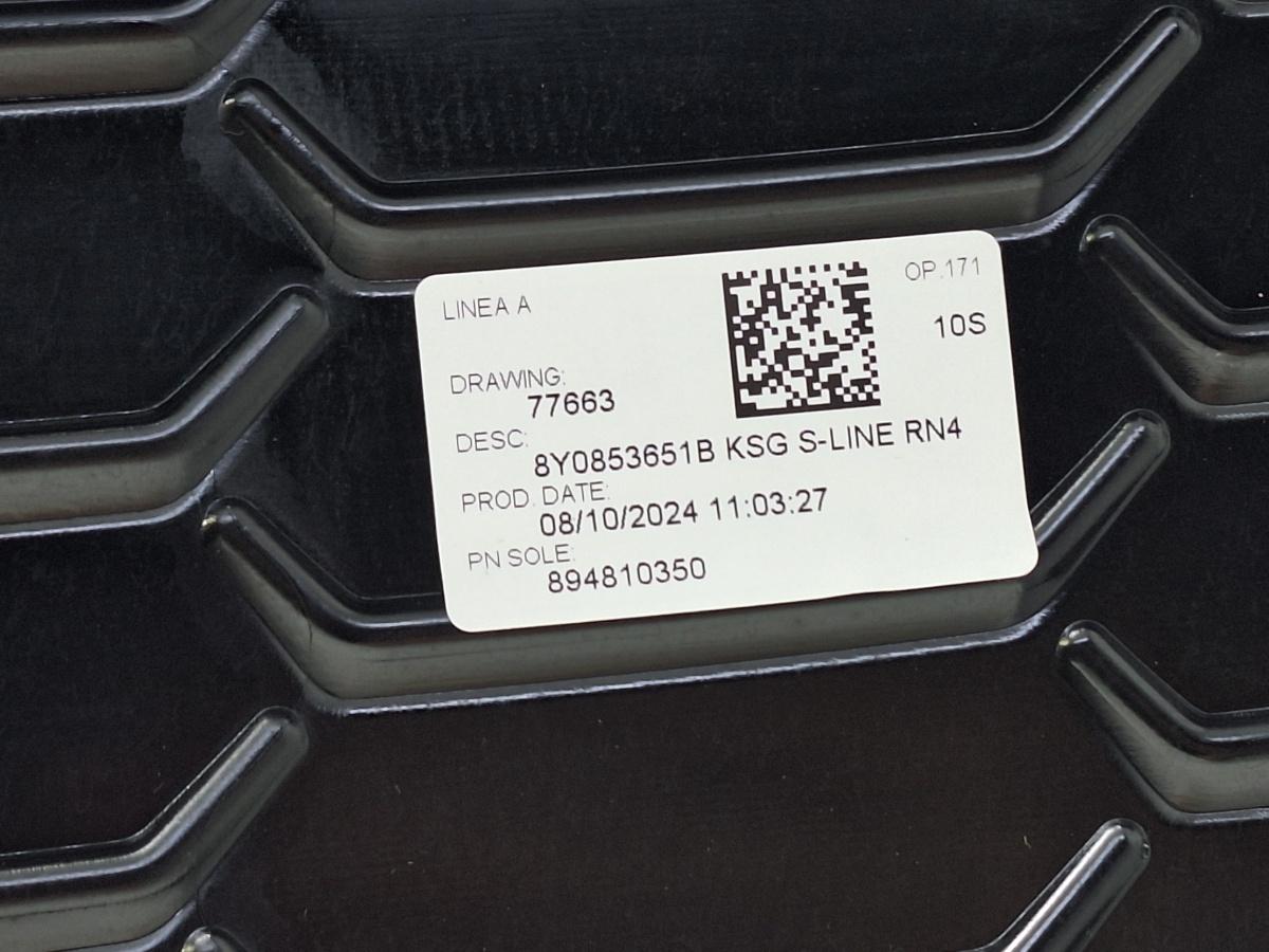 Grila radiator bara de protectie fata AUDI A3 IV Berlina 8Y [ 2020 - 2025 ] VAG 8Y0853651B